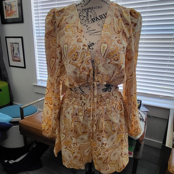 New Paisley Print Cut Out Romper Shorts Sexy Yellow White Boho - Picture 4 of 5